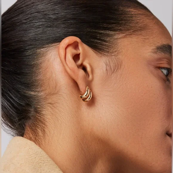 JENNY BIRD Mini Florence Earrings, High Polished 14K Gold - Picture 3 of 7